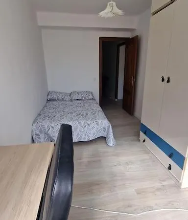 Amplio Piso Cerca De La Playa Del Palo Apartment *